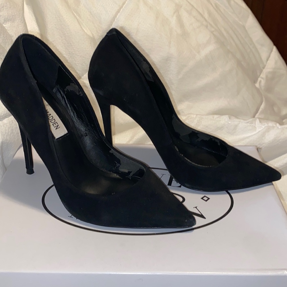 Steve Madden Daisie Black Suede Pumps